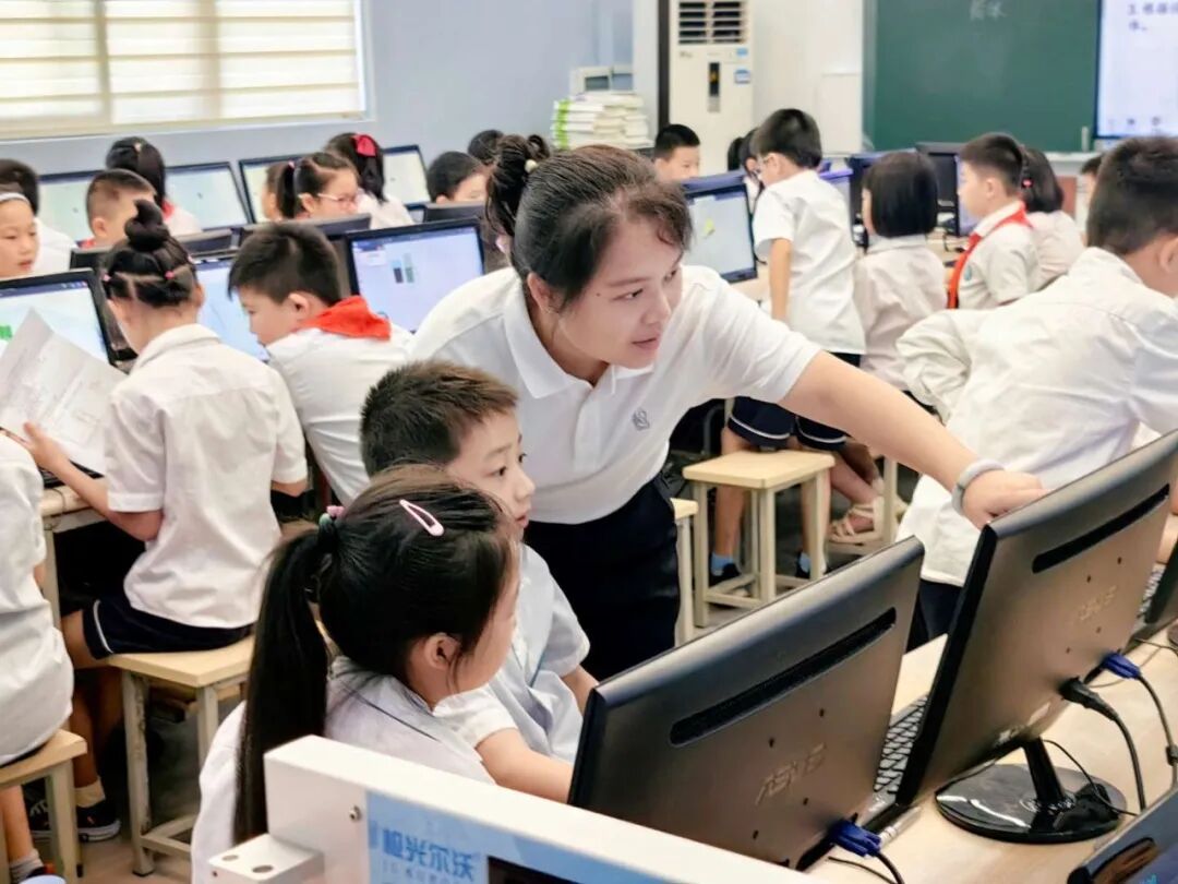 九龙好老师丨母静怡：十载笃行守初心 科创思政育新人（第23期）